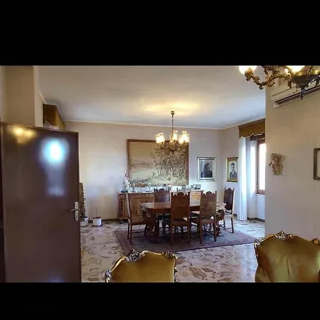 Erina Apartament *